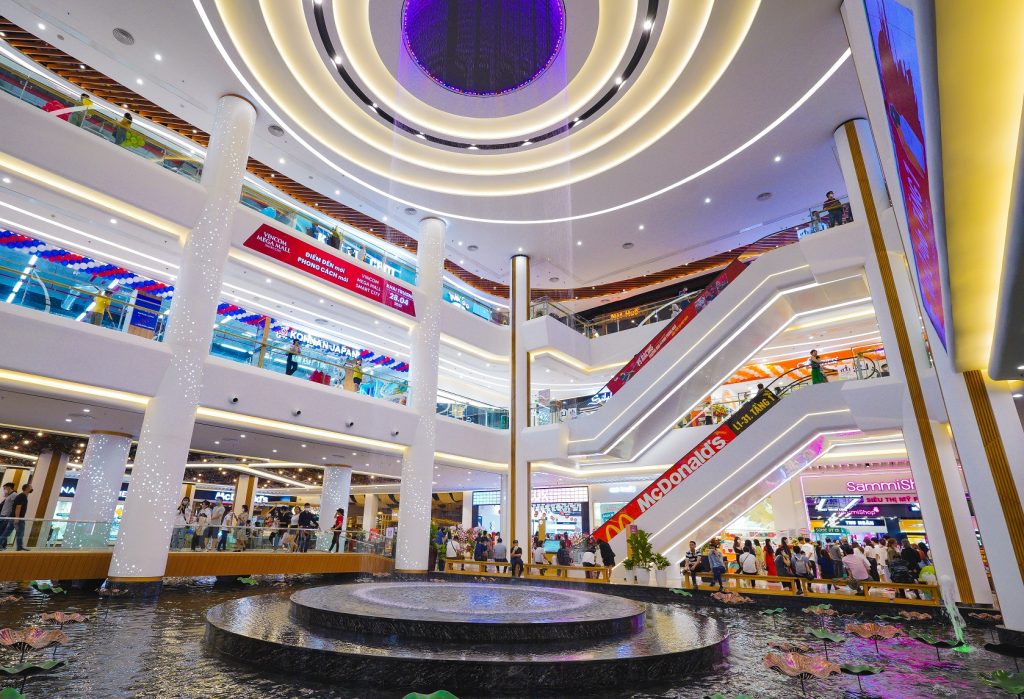 vincom-mega-mall-vinhomes-smart-city-voi-da-dang-hinh-thuc