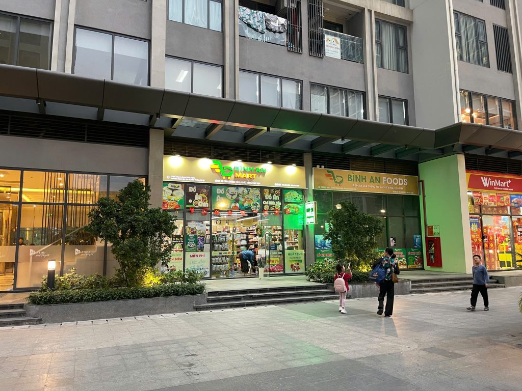 sieu-thi-mini-duoi-chan-de-toa-nha-tai-vinhomes-smart-city