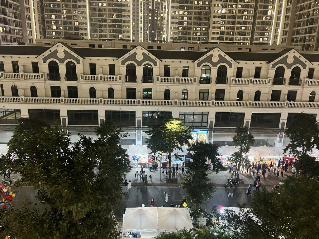 shop-thuong-mai-tai-vinhomes-smart-city-dong-duc-dip-can-tet